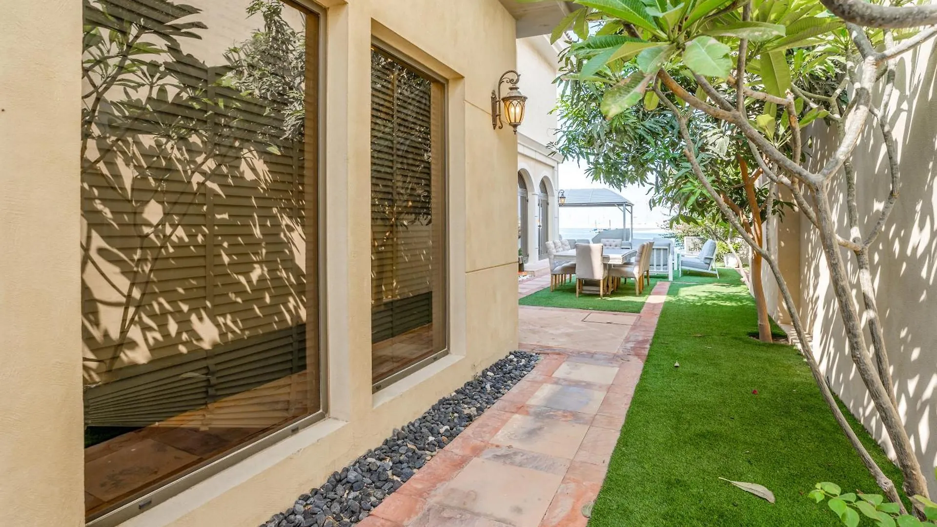Palm Jumeirah K-Frond Villa With Private Beach Access & Pool Dubai