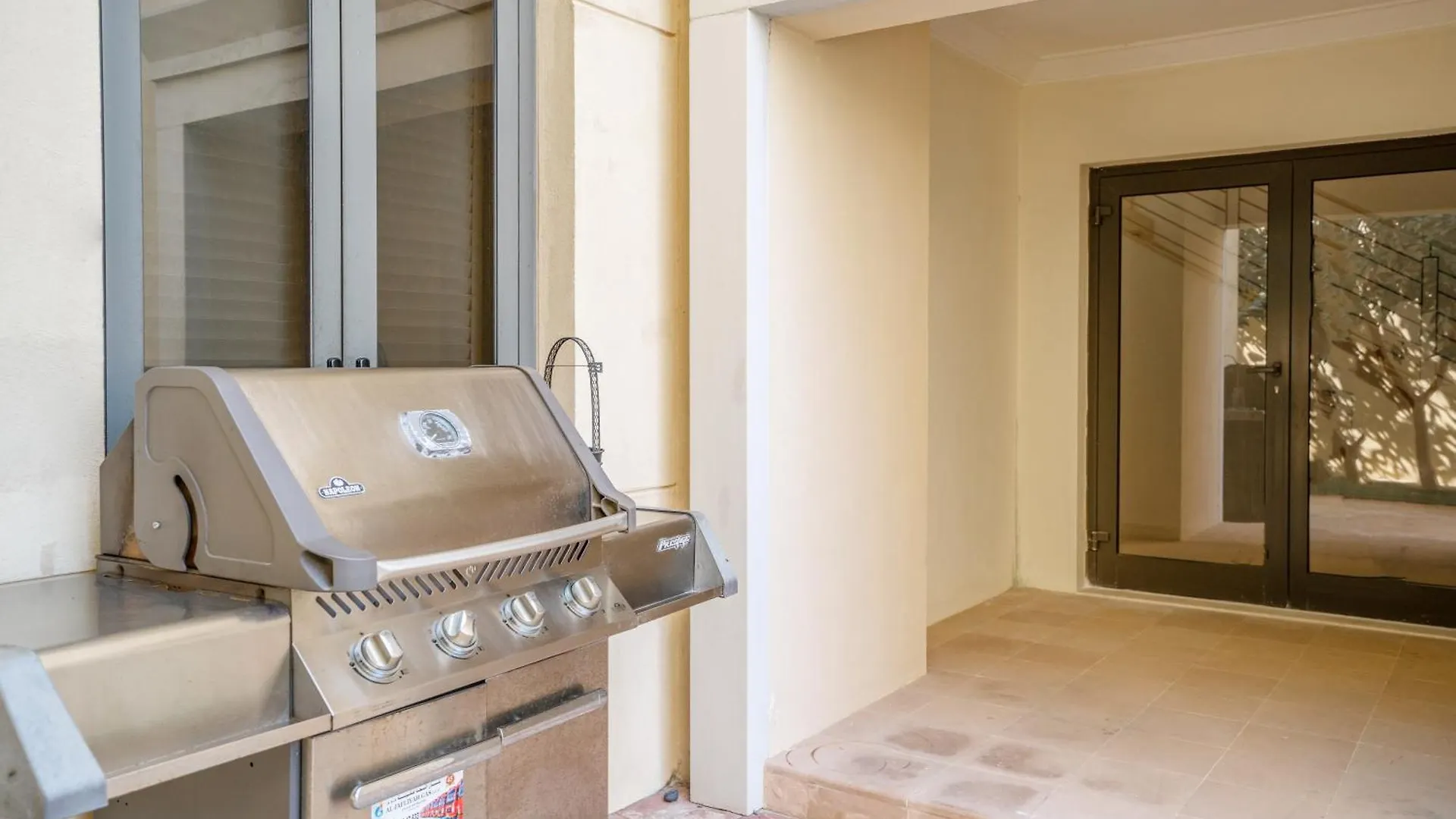 Palm Jumeirah K-Frond Villa With Private Beach Access & Pool Dubai