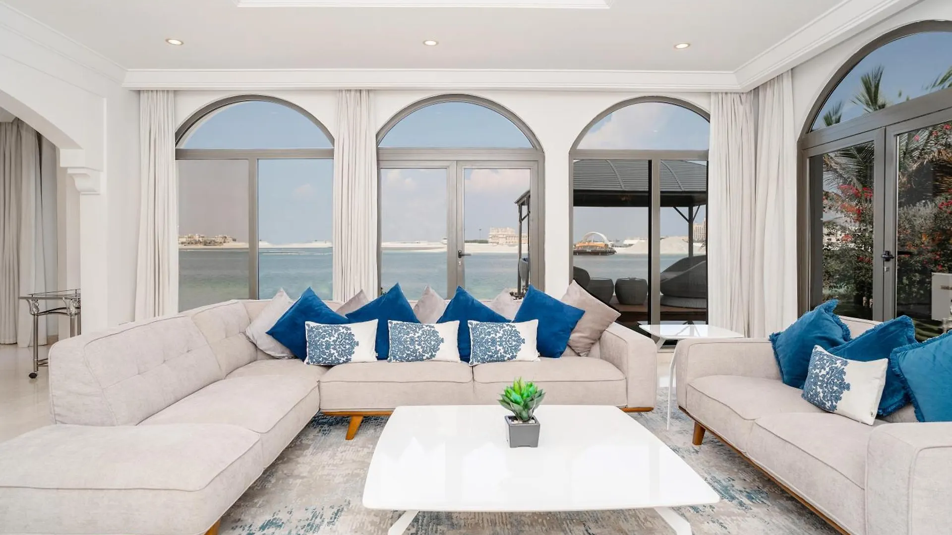 Palm Jumeirah K-Frond Villa With Private Beach Access & Pool Dubai