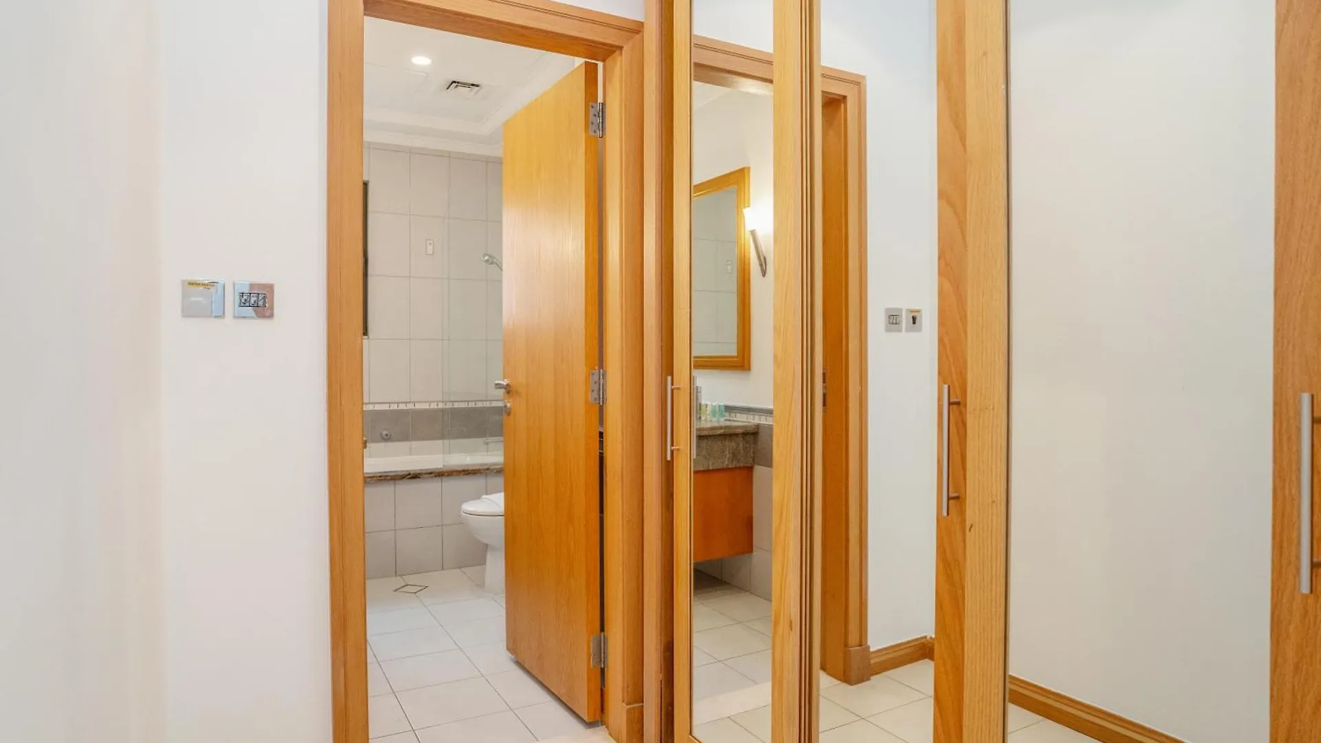 Palm Jumeirah K-Frond Villa With Private Beach Access & Pool Dubai 0*,  United Arab Emirates