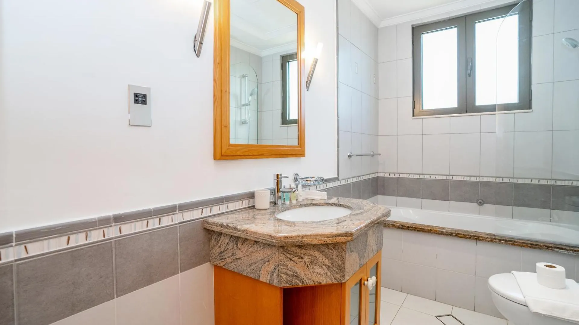Palm Jumeirah K-Frond Villa With Private Beach Access & Pool Dubai United Arab Emirates