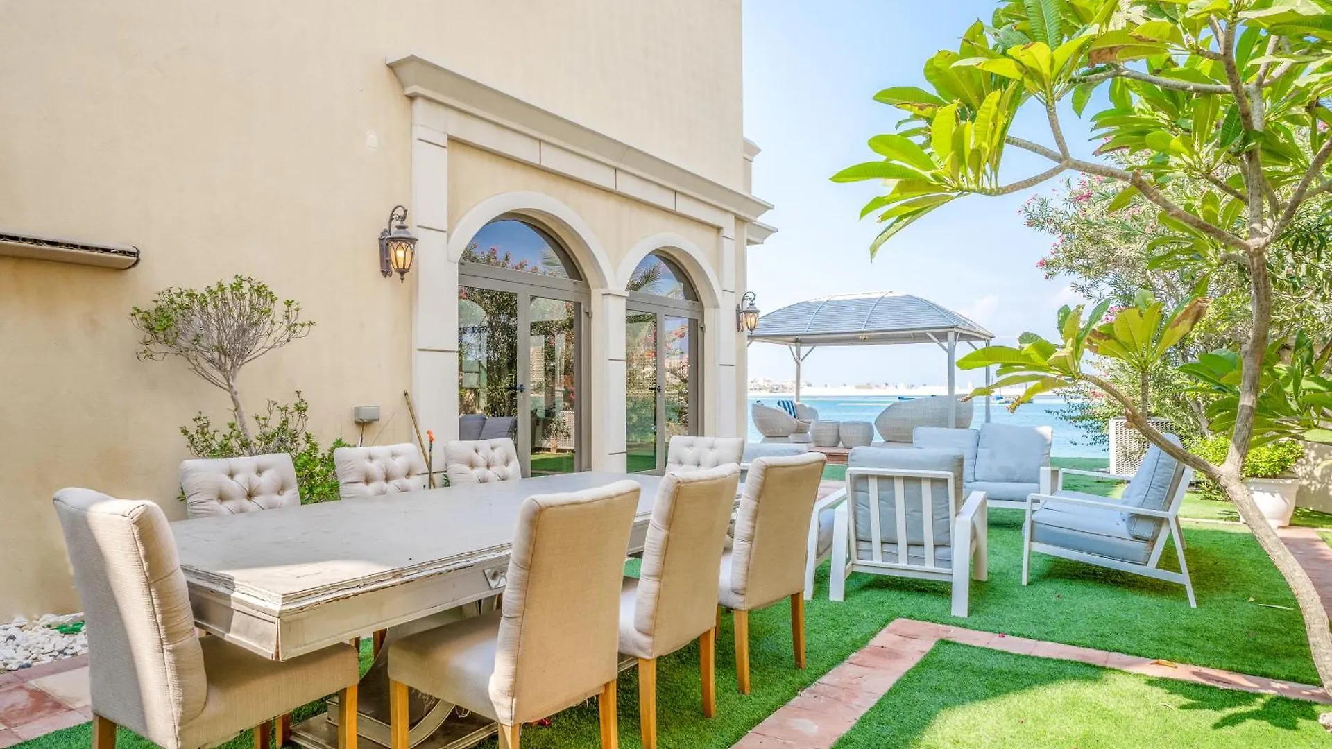 Palm Jumeirah K-Frond Villa With Private Beach Access & Pool Dubai