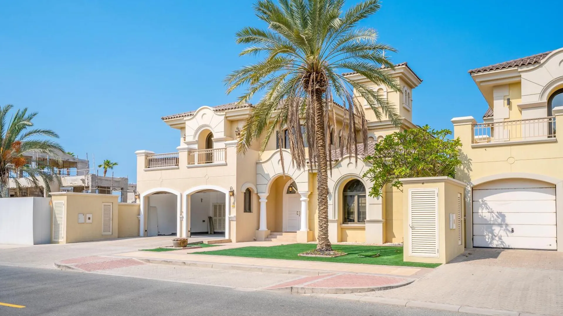 Palm Jumeirah K-Frond Villa With Private Beach Access & Pool Dubai