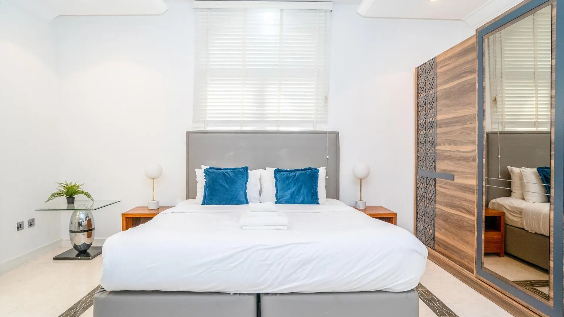 Palm Jumeirah K-Frond Villa With Private Beach Access & Pool Dubai United Arab Emirates