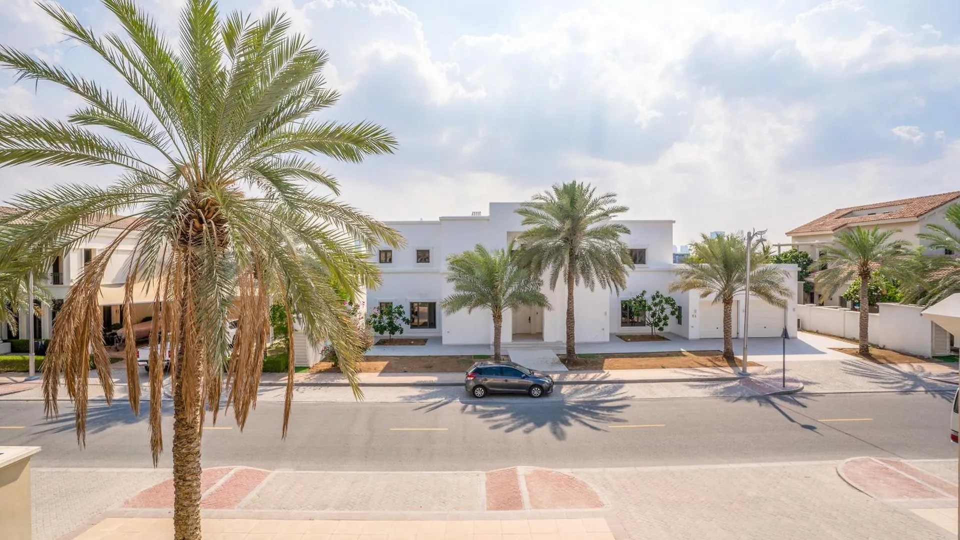 Palm Jumeirah K-Frond Villa With Private Beach Access & Pool Dubai