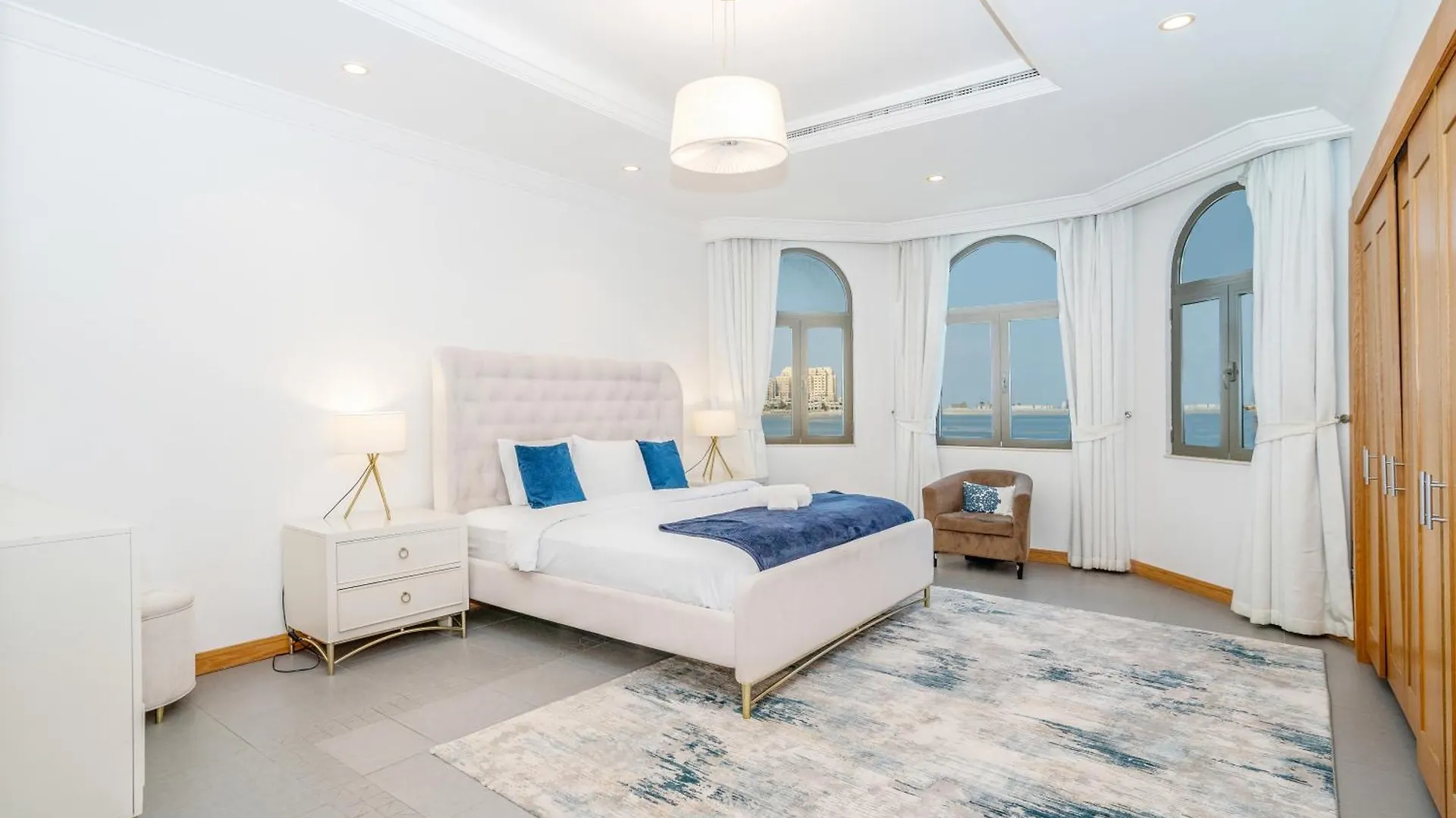 Palm Jumeirah K-Frond Villa With Private Beach Access & Pool Dubai