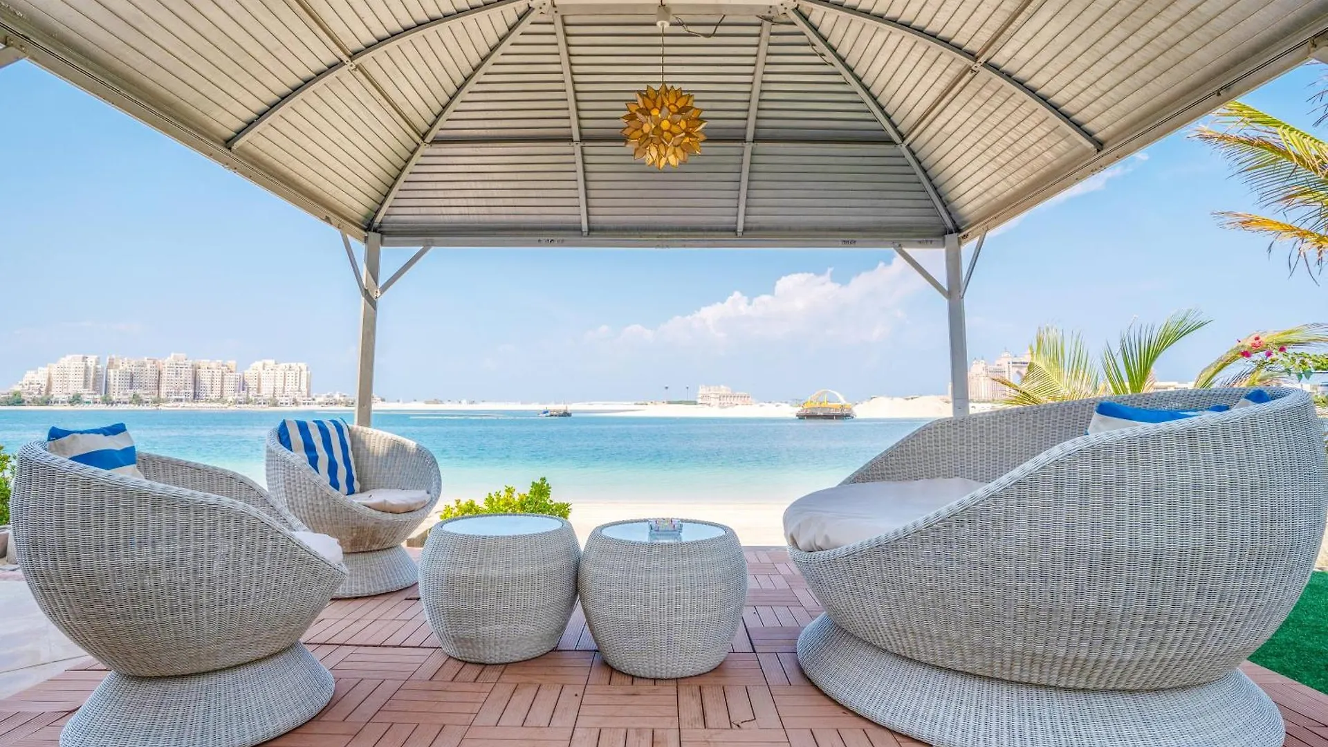 Palm Jumeirah K-Frond Villa With Private Beach Access & Pool Dubai